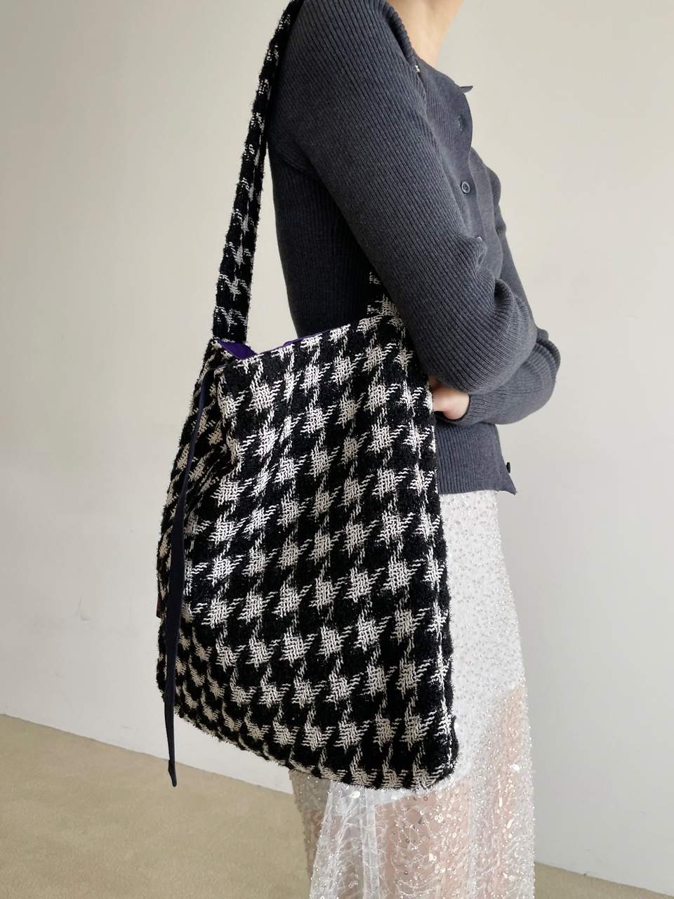 Tweed padding shoulder bag/ black Tweed padding shoulder bag/ black