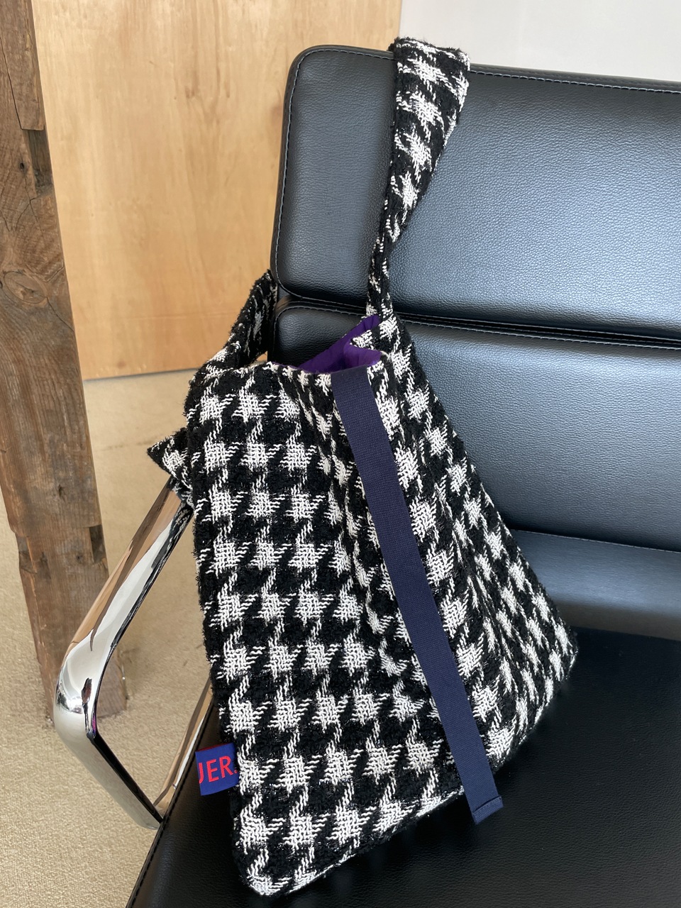 Tweed padding shoulder bag/ black Tweed padding shoulder bag/ black