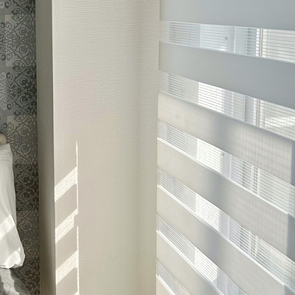 【韓国製】調光 ロールスクリーン カーテン ブラインド ループコード式 天井付け 簡単取付け 賃貸OK (幅130cm~180cm x 丈230cm,選べる5カラー) 【韓国製】調光 ロールスクリーン カーテン ブラインド ループコード式 天井付け 簡単取付け 賃貸OK (幅130cm~180cm x 丈230cm,選べる5カラー)