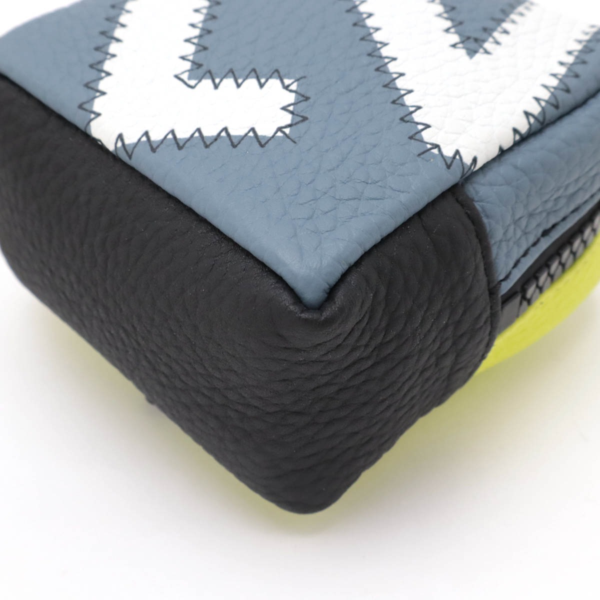 スクエアポーチ カラーブロックス 小物入れ キーホルダー バッグチャーム トリヨンレザー ブルーグレー M0073 スクエアポーチ カラーブロックス 小物入れ キーホルダー バッグチャーム トリヨンレザー ブルーグレー M0073