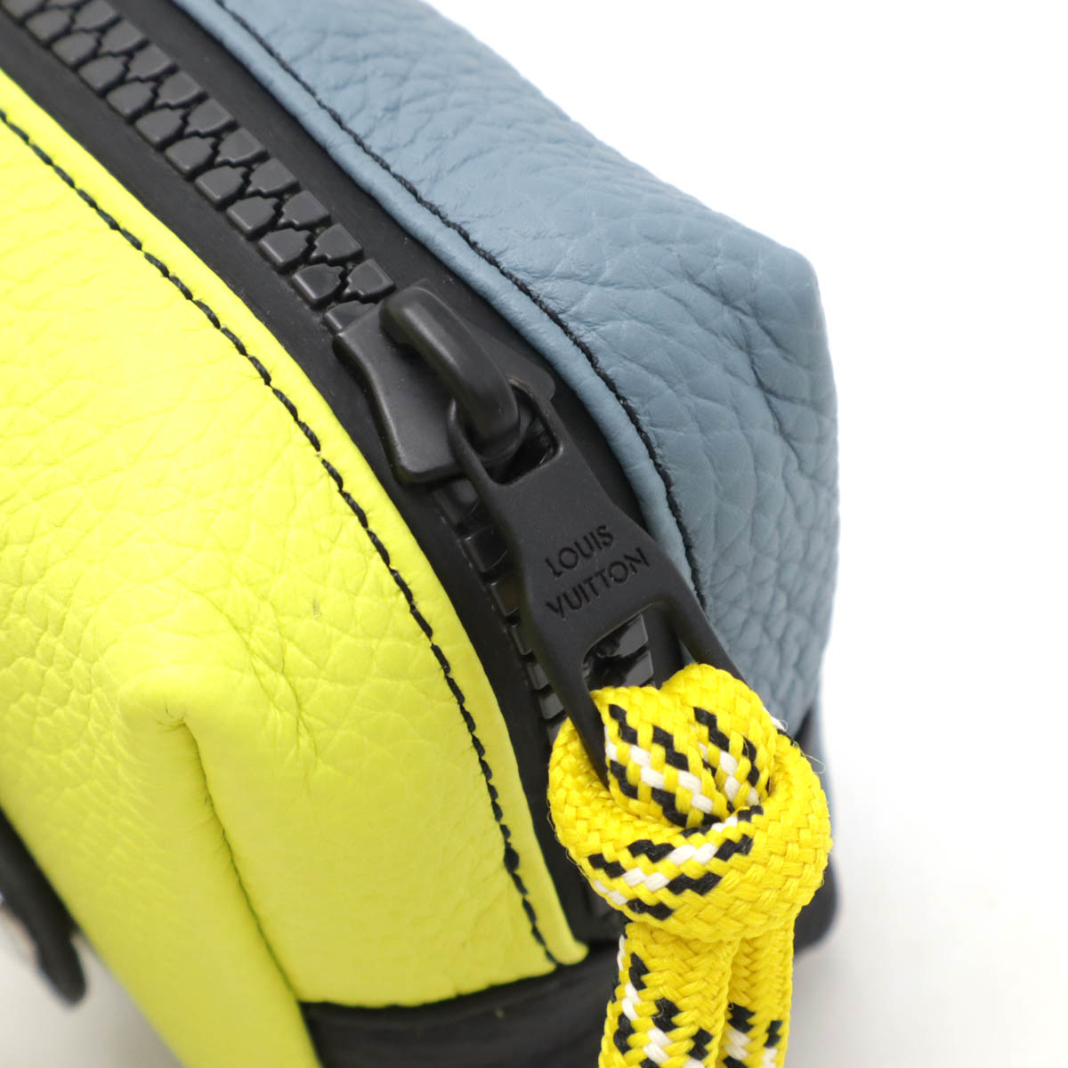 スクエアポーチ カラーブロックス 小物入れ キーホルダー バッグチャーム トリヨンレザー ブルーグレー M0073 スクエアポーチ カラーブロックス 小物入れ キーホルダー バッグチャーム トリヨンレザー ブルーグレー M0073