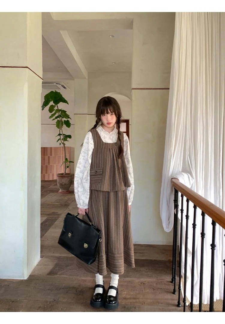 2023秋の新作カレー色ストライプ重ね着ベストハイウエストハーフスカート+甘レトロシャツ 2023秋の新作カレー色ストライプ重ね着ベストハイウエストハーフスカート+甘レトロシャツ