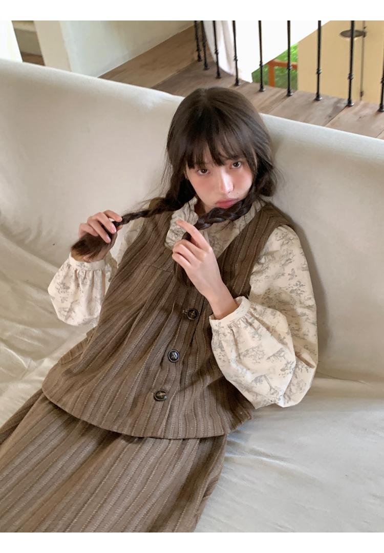 2023秋の新作カレー色ストライプ重ね着ベストハイウエストハーフスカート+甘レトロシャツ 2023秋の新作カレー色ストライプ重ね着ベストハイウエストハーフスカート+甘レトロシャツ