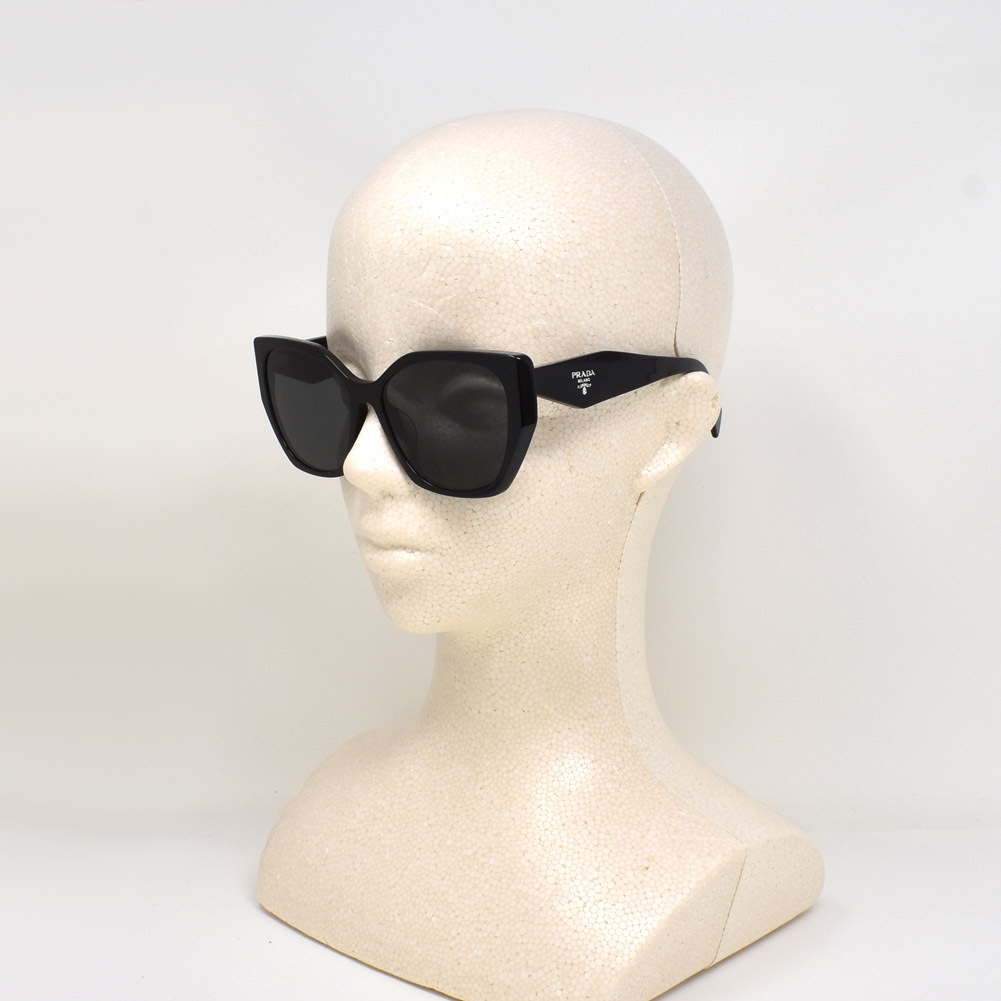 プラダ PR19ZSF 1AB5S0 56 サングラス アイウェア メガネ 眼鏡 UVカット 紫外線カット ダークグレー ブラック プラダ PR19ZSF 1AB5S0 56 サングラス アイウェア メガネ 眼鏡 UVカット 紫外線カット ダークグレー ブラック