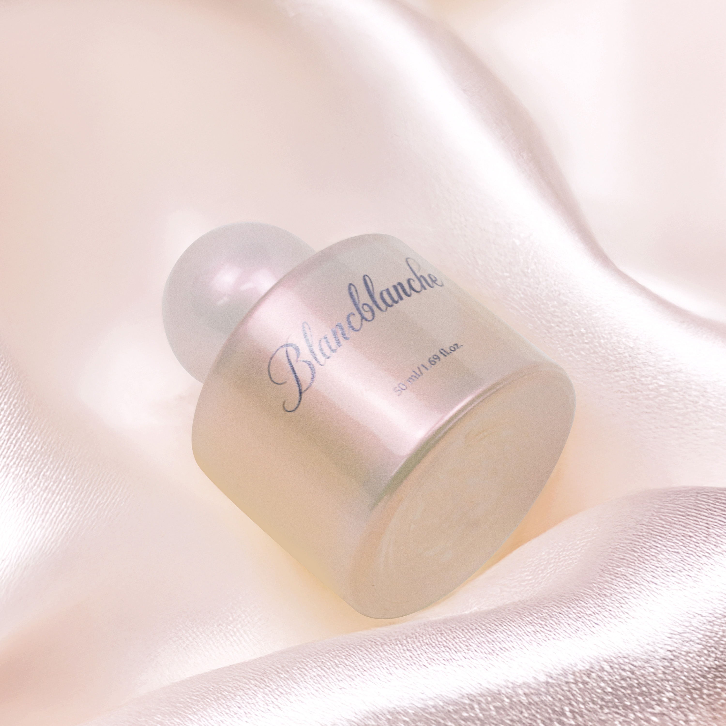 ザ・パフューム ブランブランシュ EDP 50ml / フローラルな香り / ホワイトローズ / ピンクペッパー / バイオレット / ピオニー(シャクヤク) / ブロンドウッド ザ・パフューム ブランブランシュ EDP 50ml / フローラルな香り / ホワイトローズ / ピンクペッパー / バイオレット / ピオニー(シャクヤク) / ブロンドウッド