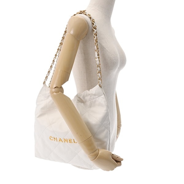 Qoo10] CHANEL シャネル 22 スモールハンドバッグ 白