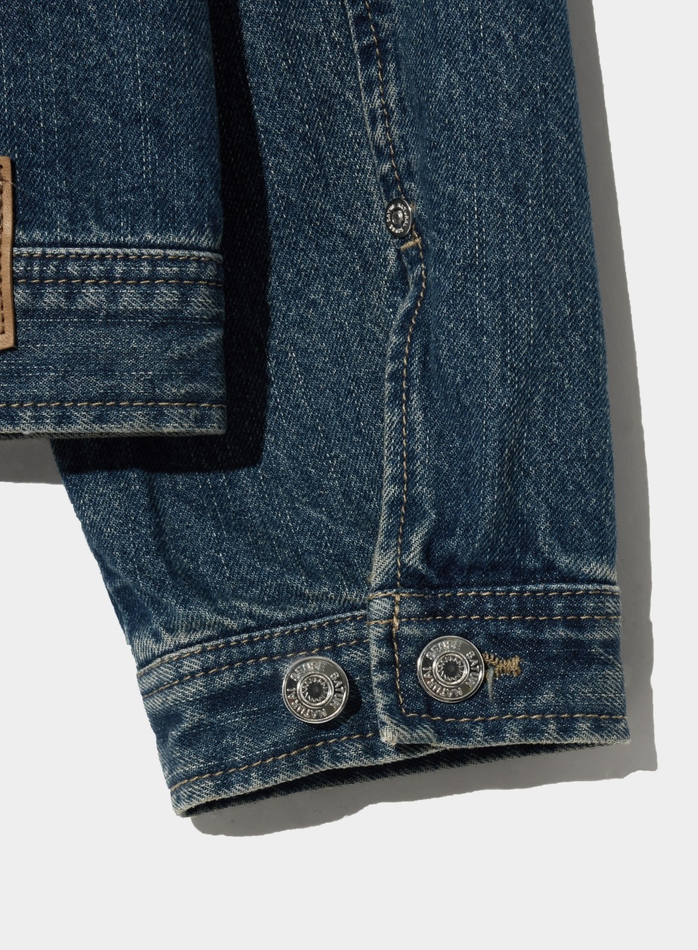 SATUR】 SYMBOL BROOCH DENIM TRUCKER JACKET : UNION WASHED BLUE