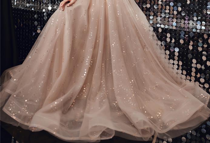 シャンパン マキシ丈ロング丈　ロングドレス　スカート 二次会ドレス フォーマルドレス　春 夏 秋 冬 パーティドレス 二次会 2次会 レース 成人式 同窓会 謝恩会 大学生 服装 入学式 卒業式