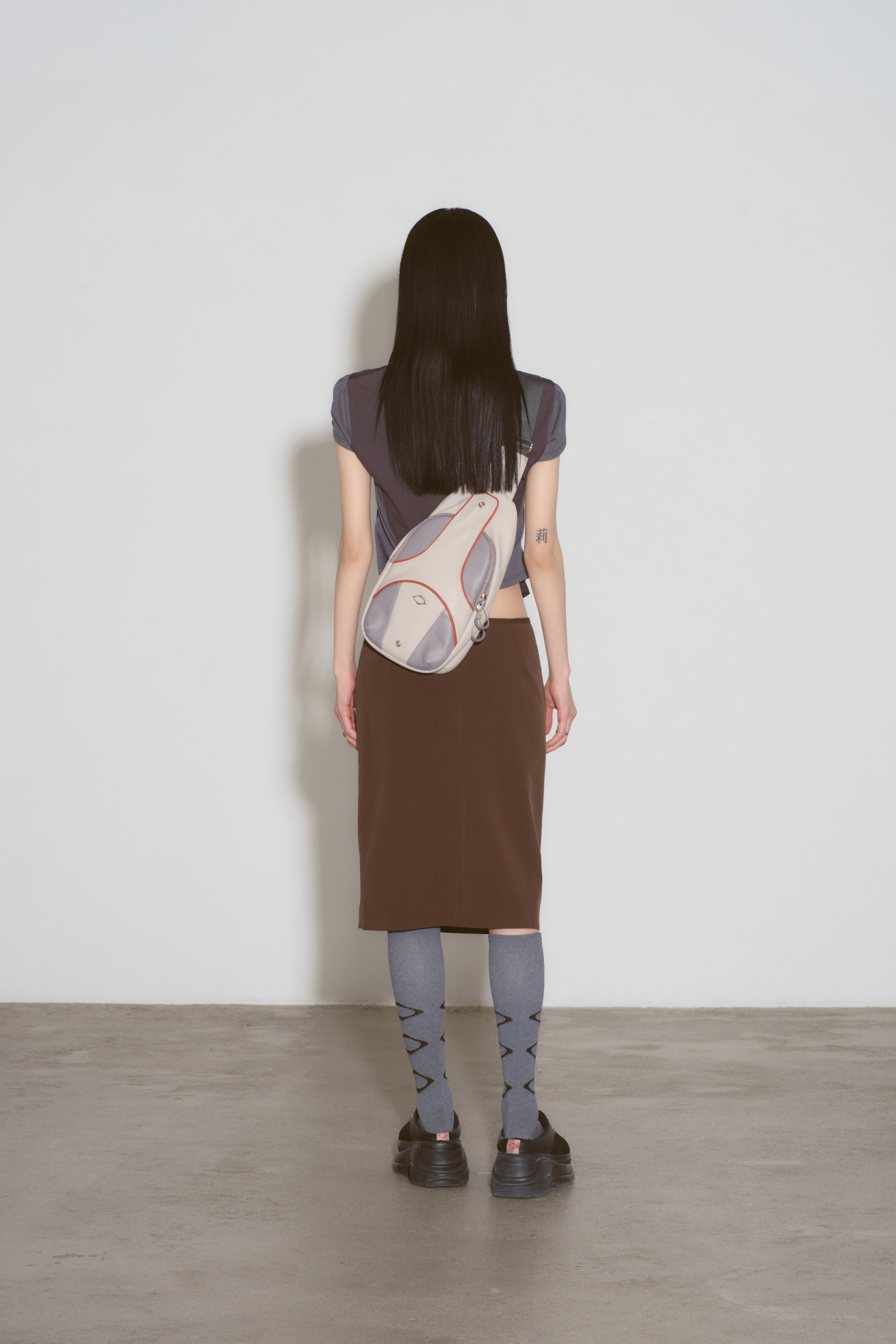 ショルダーバッグ・ポシェット MISCHIEF FOLDABLE LEATHER SLING BAG PINK BEIGE/PURPLE GREY MISCHIEF】 FOLDABLE LEATHER SLING BAG : PINK BEIGE/PURPLE