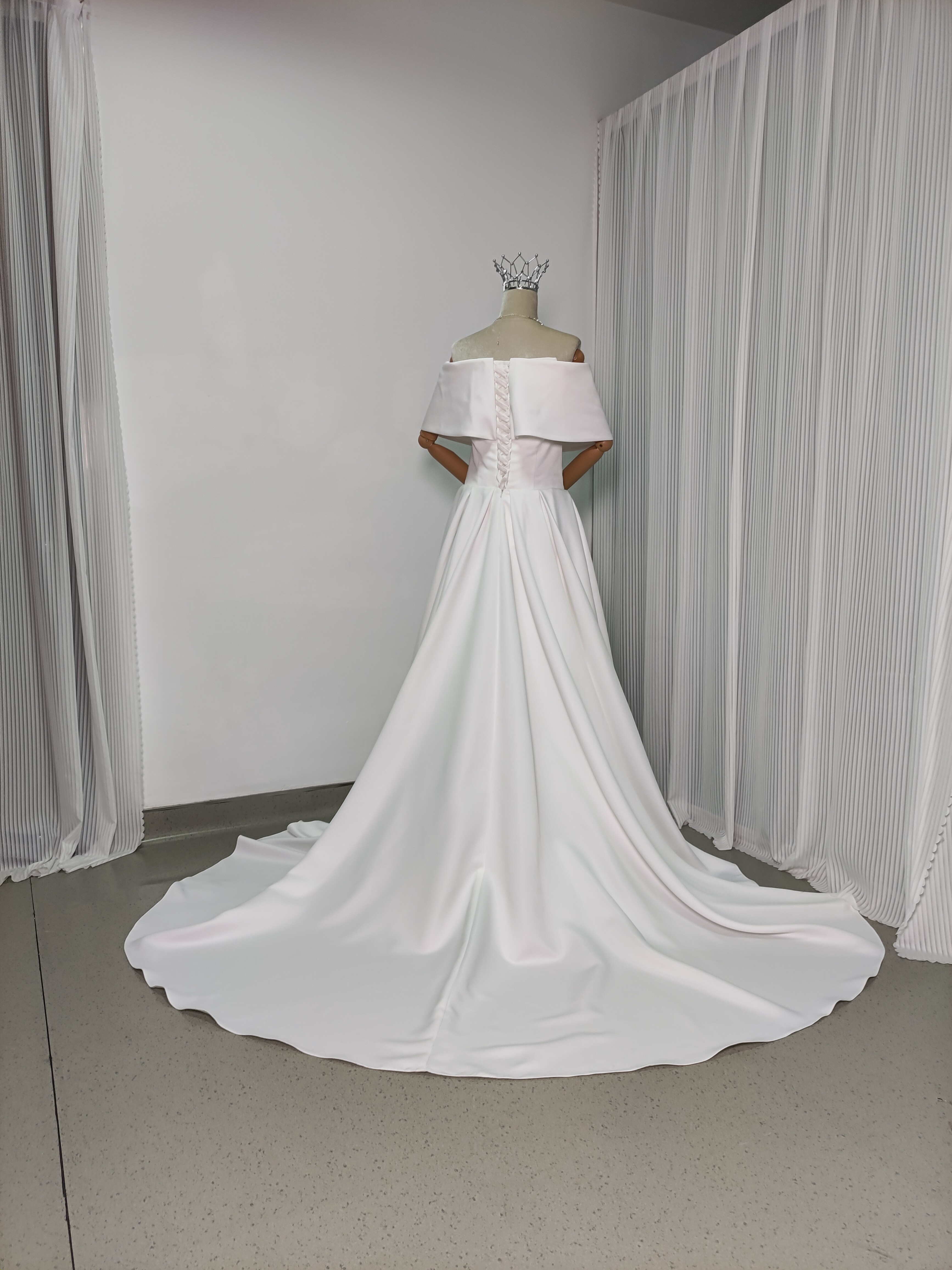 エレガント ウェディングドレス オフショルダー Aライン 編み上げ 快適な生地 二次会 演奏会 エレガント ウェディングドレス オフショルダー Aライン 編み上げ 快適な生地 二次会 演奏会