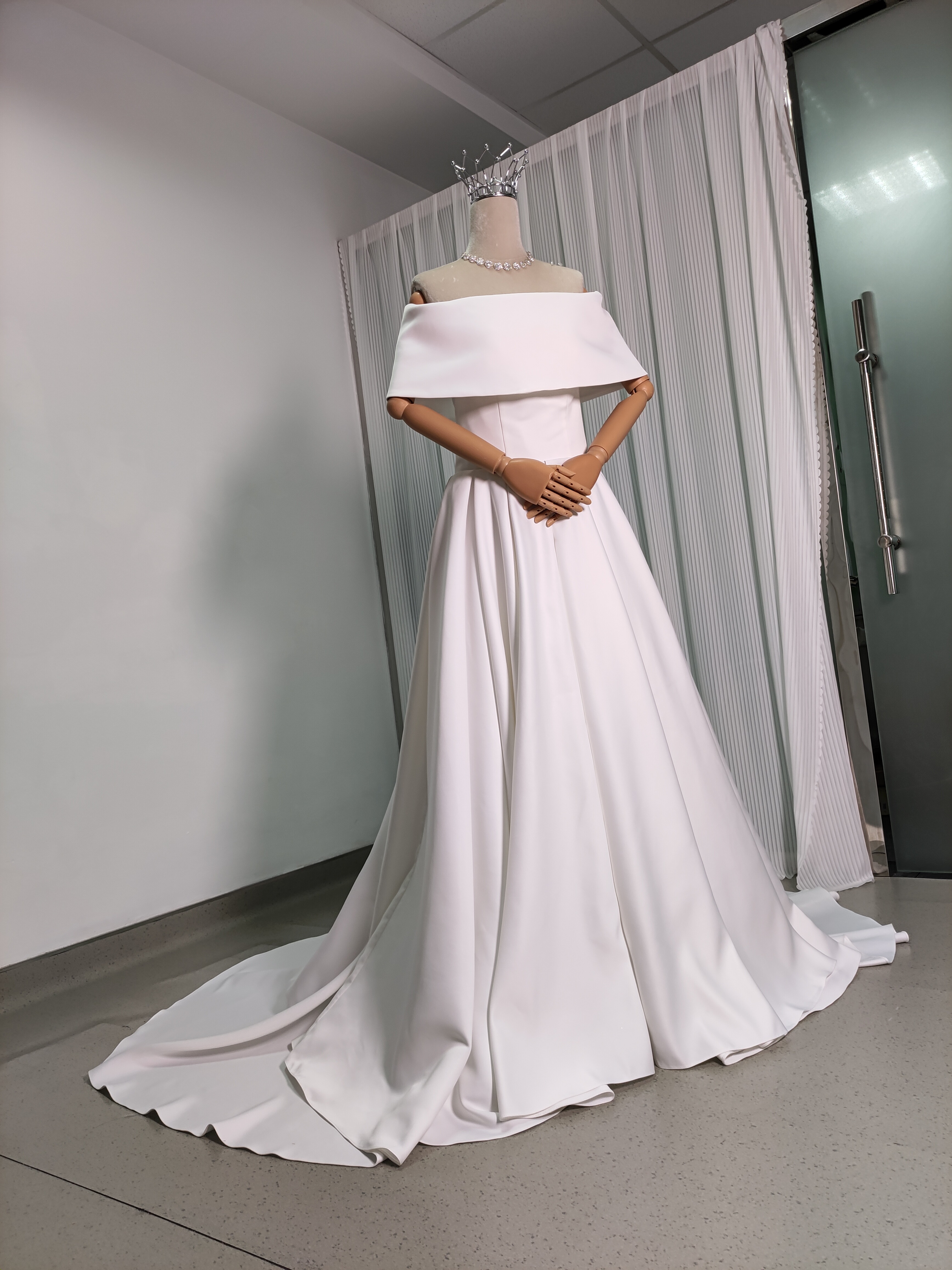 エレガント ウェディングドレス オフショルダー Aライン 編み上げ 快適な生地 二次会 演奏会 エレガント ウェディングドレス オフショルダー Aライン 編み上げ 快適な生地 二次会 演奏会