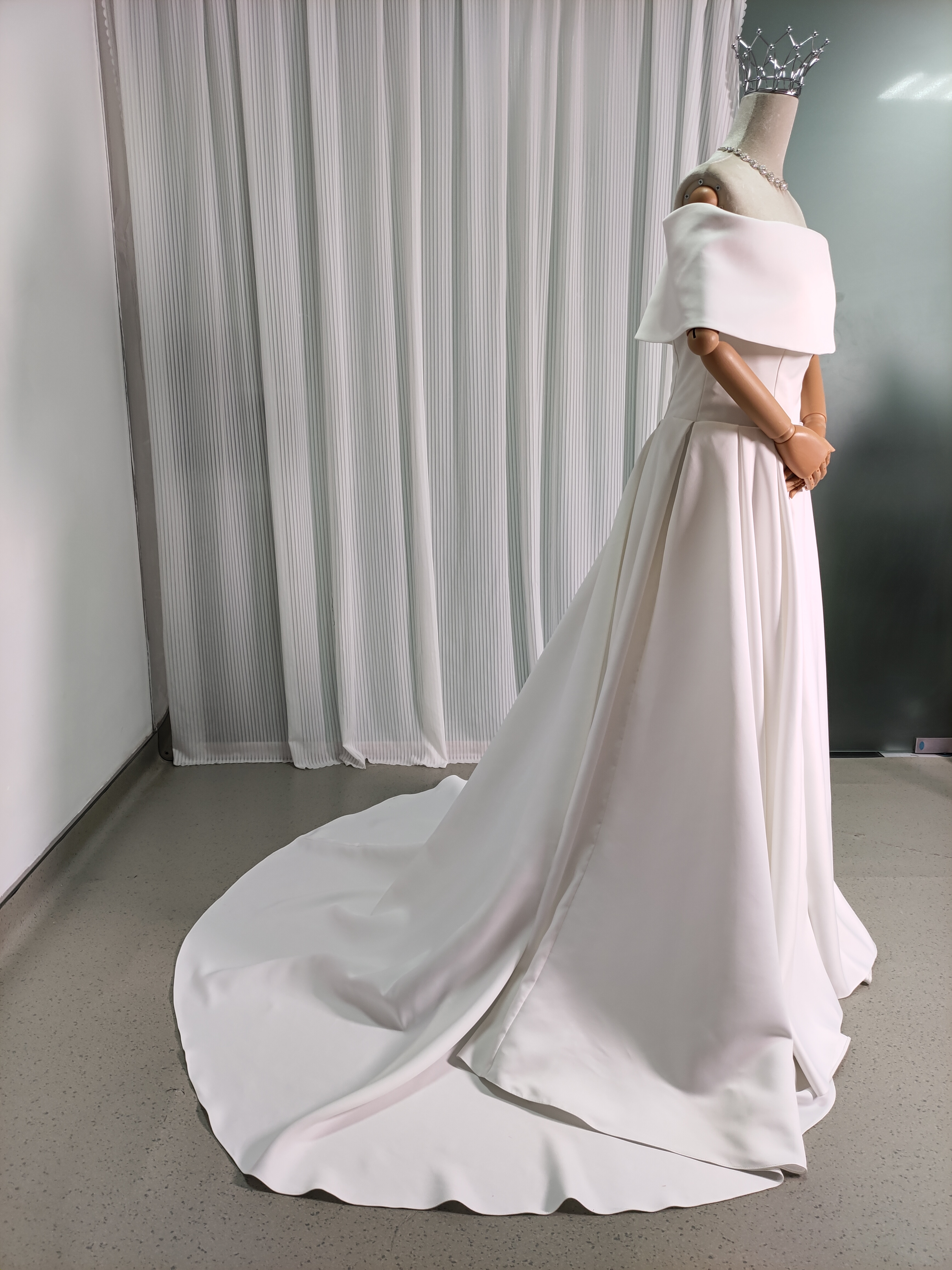 エレガント ウェディングドレス オフショルダー Aライン 編み上げ 快適な生地 二次会 演奏会 エレガント ウェディングドレス オフショルダー Aライン 編み上げ 快適な生地 二次会 演奏会