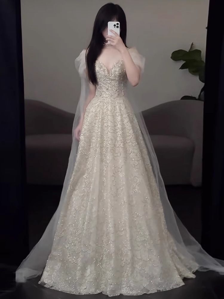 タキシードの女子学生の日成礼は卒業して長いスカートの超仙の軽いウェディングベールの旅を試験して婚約します タキシードの女子学生の日成礼は卒業して長いスカートの超仙の軽いウェディングベールの旅を試験して婚約します