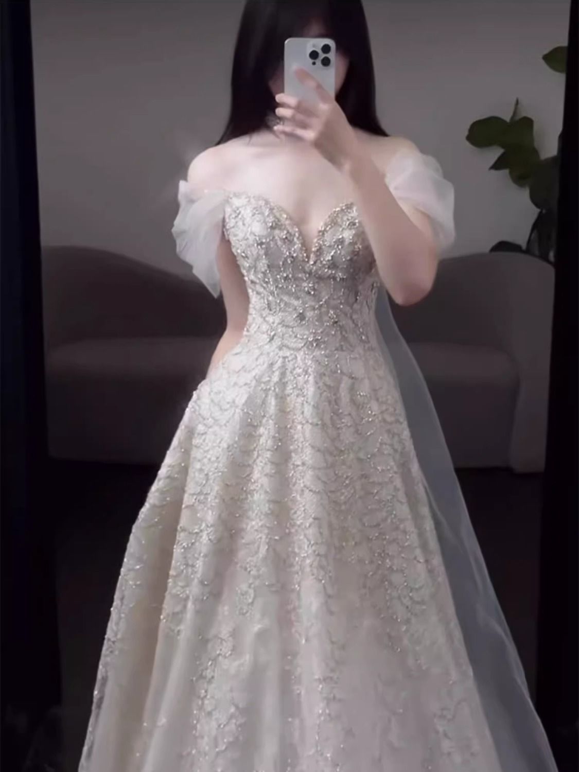 タキシードの女子学生の日成礼は卒業して長いスカートの超仙の軽いウェディングベールの旅を試験して婚約します タキシードの女子学生の日成礼は卒業して長いスカートの超仙の軽いウェディングベールの旅を試験して婚約します