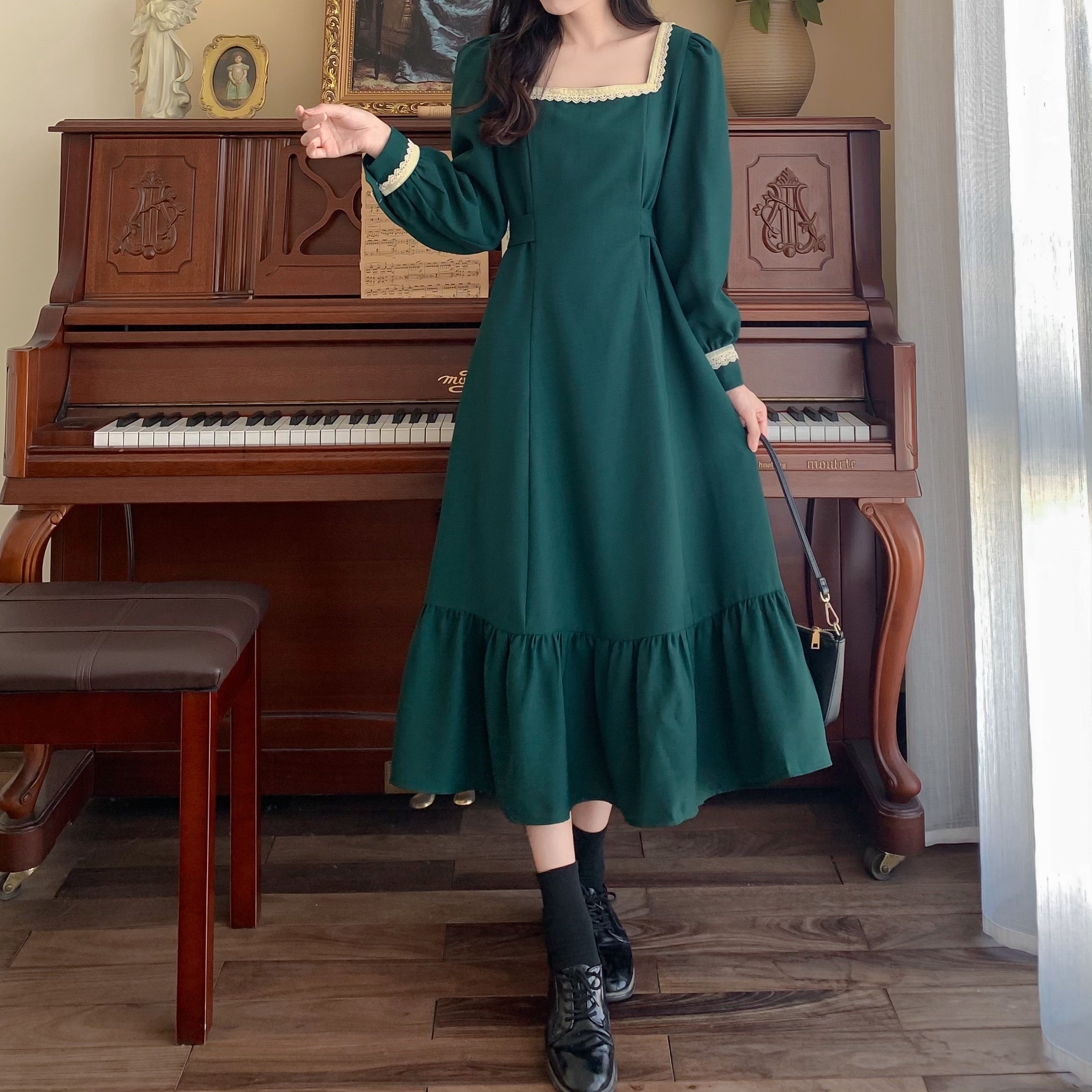 配色レーストリミング 胸元開き デコルテ見せ 裾ギャザー切替え ワンピース 膝下 ミモレ丈