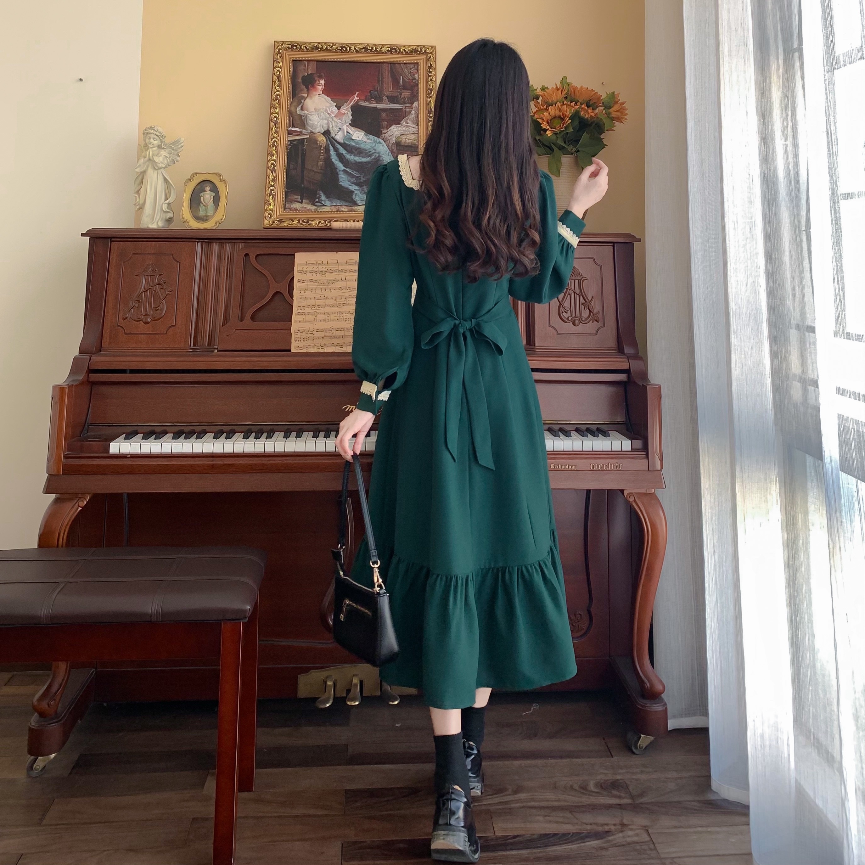 配色レーストリミング 胸元開き デコルテ見せ 裾ギャザー切替え ワンピース 膝下 ミモレ丈