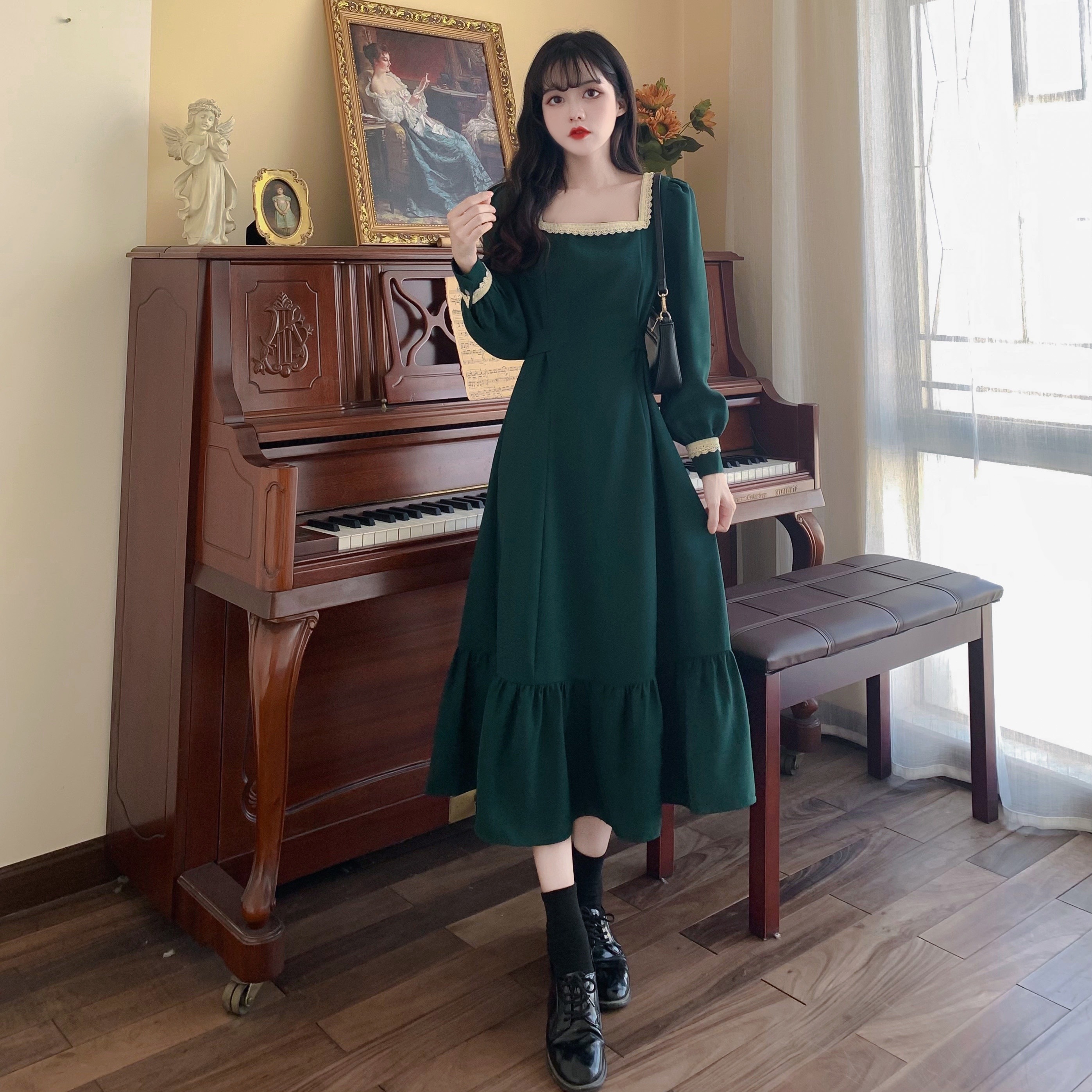 配色レーストリミング 胸元開き デコルテ見せ 裾ギャザー切替え ワンピース 膝下 ミモレ丈