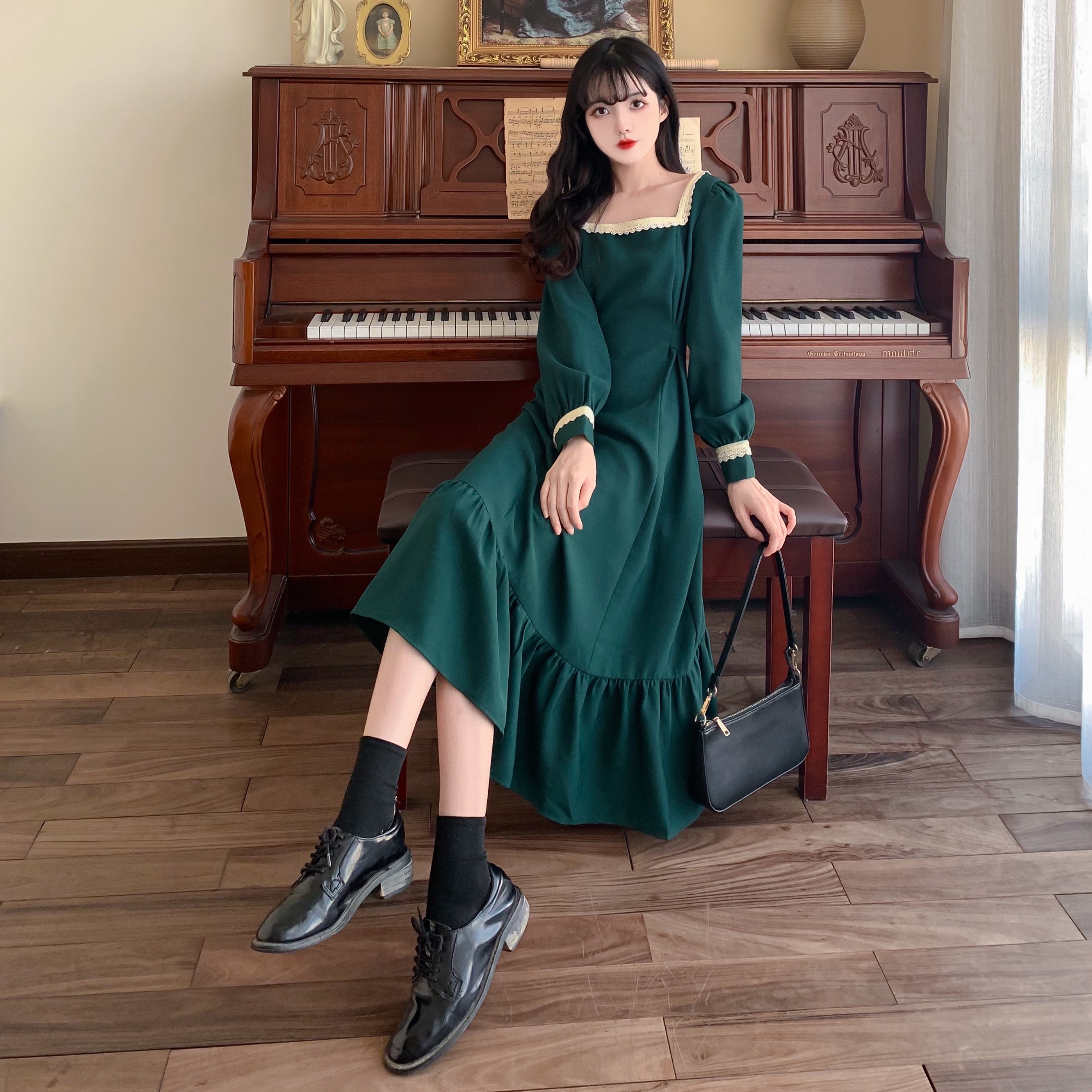 配色レーストリミング 胸元開き デコルテ見せ 裾ギャザー切替え ワンピース 膝下 ミモレ丈