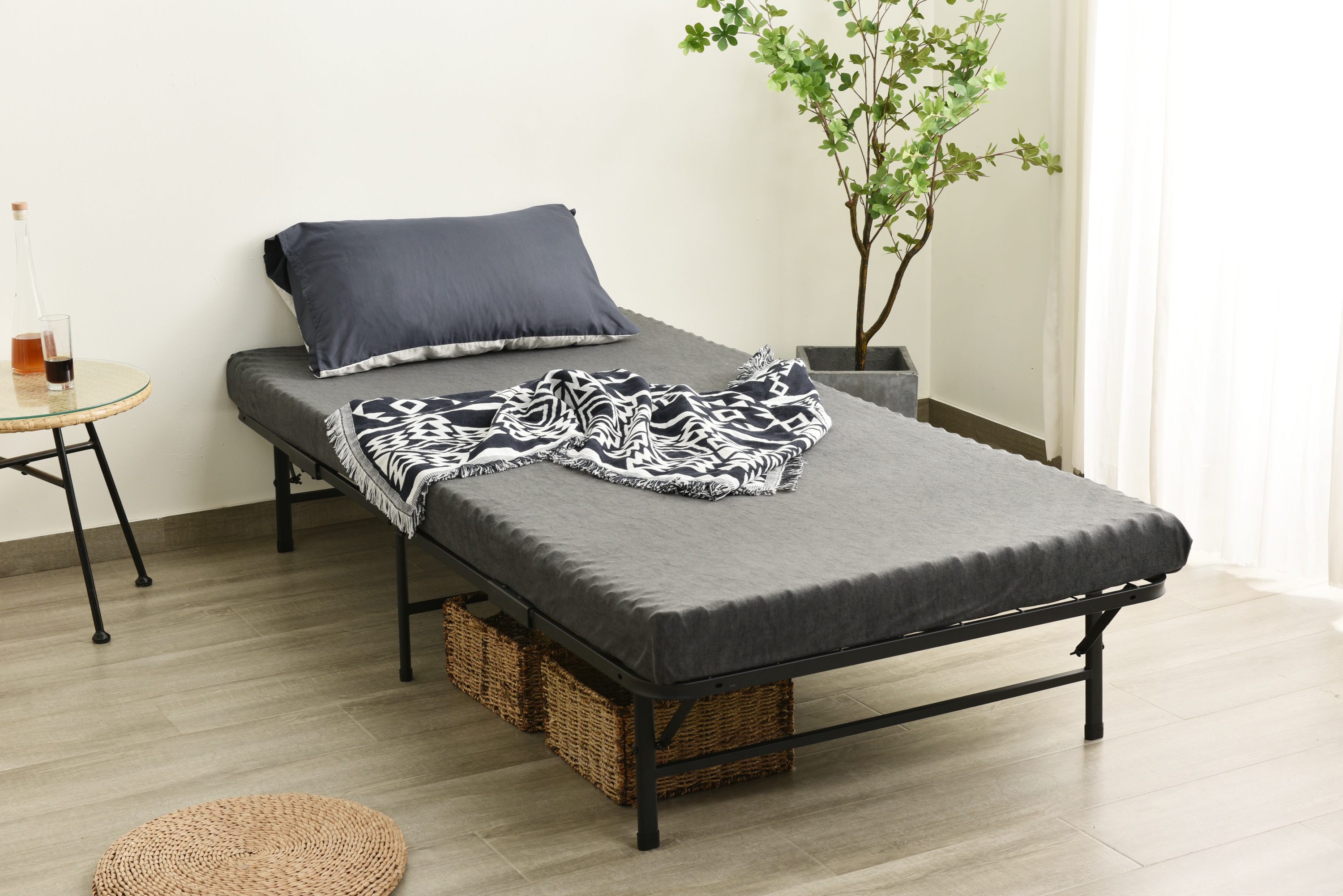 国内発送!パイプベッド 折りたたみベッド シングル 組立簡単 ベッド 下収納 シングルベッド 収納 ベッドフレーム コンパクト 耐荷重200kg 送料無料 ベッド 折畳ベッド 省スペース 一人暮らし 国内発送!パイプベッド 折りたたみベッド シングル 組立簡単 ベッド 下収納 シングルベッド 収納 ベッドフレーム コンパクト 耐荷重200kg 送料無料 ベッド 折畳ベッド 省スペース 一人暮らし