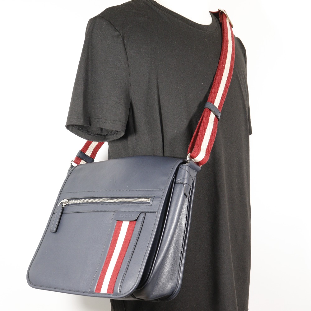 トレインスポッティング ショルダーバッグ カーフ 紺 メンズ 中古品 トレインスポッティング ショルダーバッグ カーフ 紺 メンズ 中古品