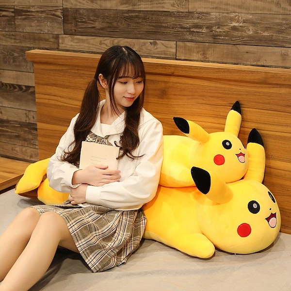Qoo10] ピカチュウぬいぐるみ抱き枕長い抱き枕寝足