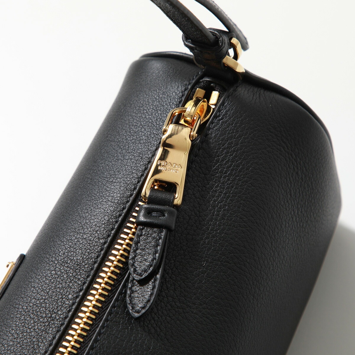 PRADA プラダ ハンドバッグ 1BC239 2CYS レディース レザー ポーチ ショルダーバッグ トライアングルロゴ 鞄 F0002/NERO 1BC239_2CYS_F0002_V_OVO PRADA プラダ ハンドバッグ 1BC239 2CYS レディース レザー ポーチ ショルダーバッグ トライアングルロゴ 鞄 F0002/NERO 1BC239_2CYS_F0002_V_OVO