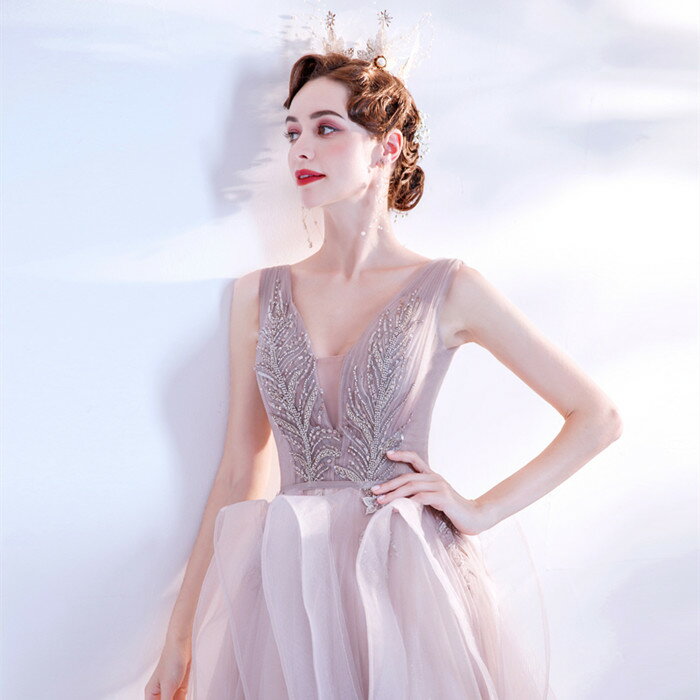 カラードレス ウェディングドレス ピンク着後ﾚﾋﾞｭｰ特典すっきりしたVネックにボタニカル刺繍とふんわりシルエットが可愛いチュール Aライン ロングトレーンドレス ヌーディーカラー ワンピース ボリュ