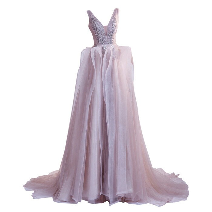 カラードレス ウェディングドレス ピンク着後ﾚﾋﾞｭｰ特典すっきりしたVネックにボタニカル刺繍とふんわりシルエットが可愛いチュール Aライン ロングトレーンドレス ヌーディーカラー ワンピース ボリュ