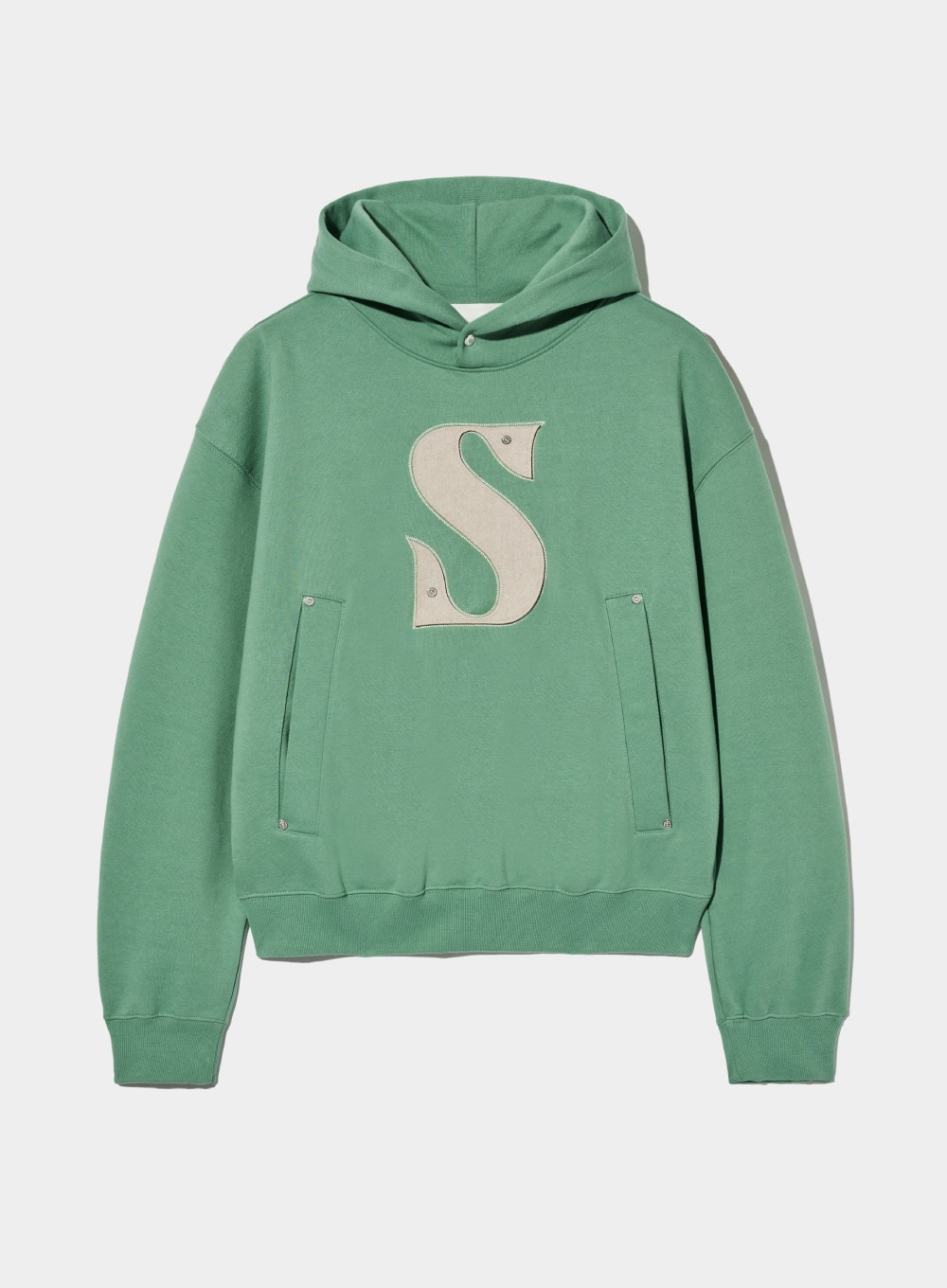 SATUR】 RIVET APPLIQUE POCKET LOGO HOODIE : SAGE GREEN