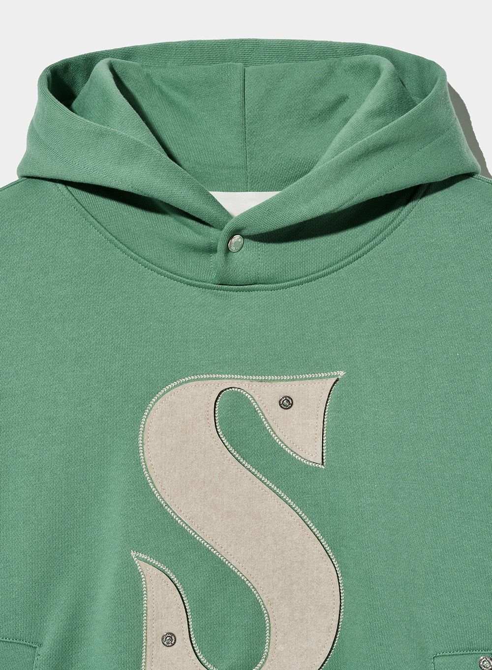 パーカー・フーディ SATUR Setter Applique Rivet Hood Sage Green 韓国SATUR セター】Satur Applique Rivet Hoodie (SATUR