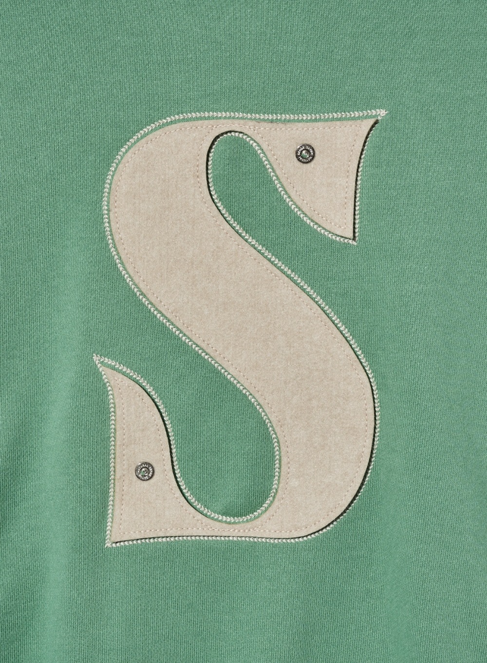 SATUR】 RIVET APPLIQUE POCKET LOGO HOODIE : SAGE GREEN
