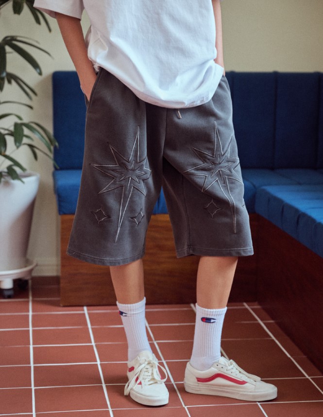 バミューダ スター ピグメント スウェットショーツ スモークブラック　UNISEX