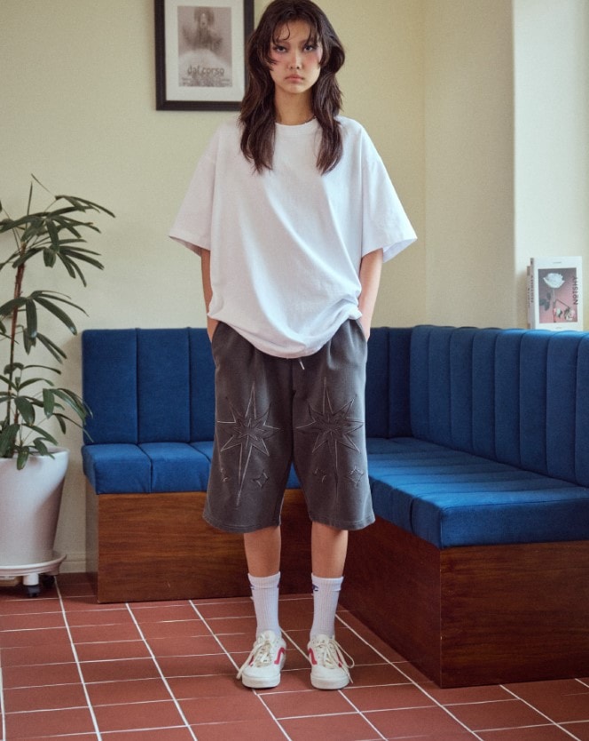 バミューダ スター ピグメント スウェットショーツ スモークブラック　UNISEX