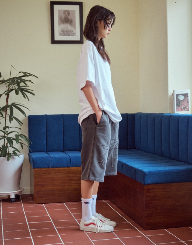 バミューダ スター ピグメント スウェットショーツ スモークブラック　UNISEX