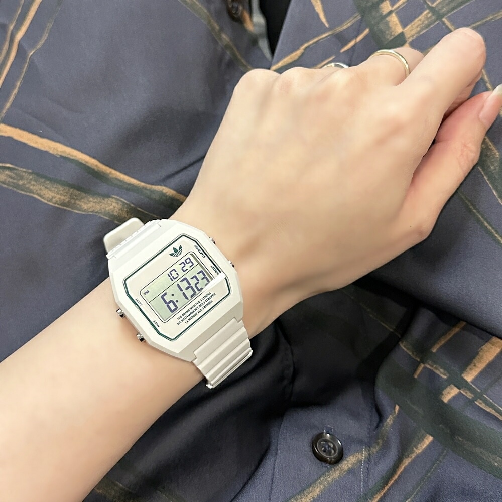 アディダス 腕時計 メンズ レディース ユニセックス デジタル レジン ホワイト おしゃれ ブランド 誕生日プレゼント 男性 女性 中学生 高校生 大学生 社会人 スポーツ アウトドア プレゼント カ