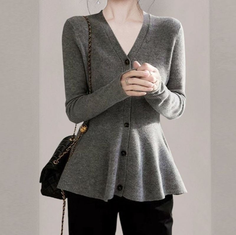 AW 新作 2color ペプラムシルエット フロントボタン ニットカーディガン
