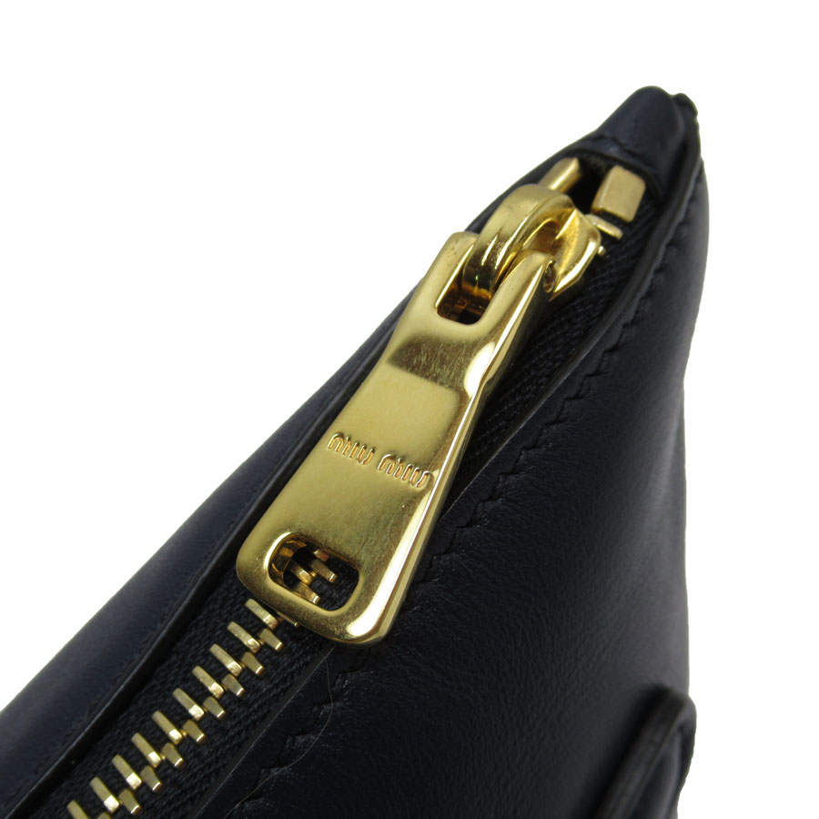 ミュウミュウ MIUMIU クラッチバッグ レザー/メタル ネイビー/ゴールド ユニセックス w0877k