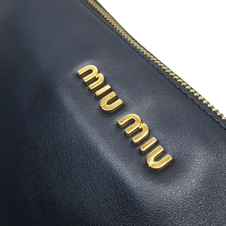 ミュウミュウ MIUMIU クラッチバッグ レザー/メタル ネイビー/ゴールド ユニセックス w0877k