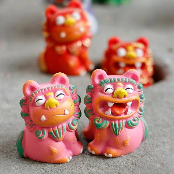 Qoo10] ライオン シーサー 2体 ペア 5色 風水 置物