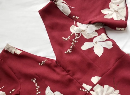 ワンピース ロング丈 半袖 Vネック 背中見せ デザイン 美ライン ラッフル フリル リボン 軽やか カラバリ スタイルアップ ドラマチック かわいい 大人可愛い きれいめ シンプル カジュアル 大人 ワンピース ロング丈 半袖 Vネック 背中見せ デザイン 美ライン ラッフル フリル リボン 軽やか カラバリ スタイルアップ ドラマチック かわいい 大人可愛い きれいめ シンプル カジュアル 大人