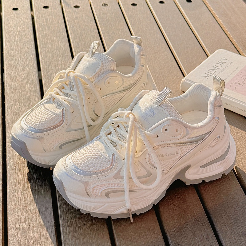 女性用ダッドシューズ 2025年春夏新作 厚底ホワイトシューズ 通気性メッシュシューズ スカート付き スポーツシューズ トレンド