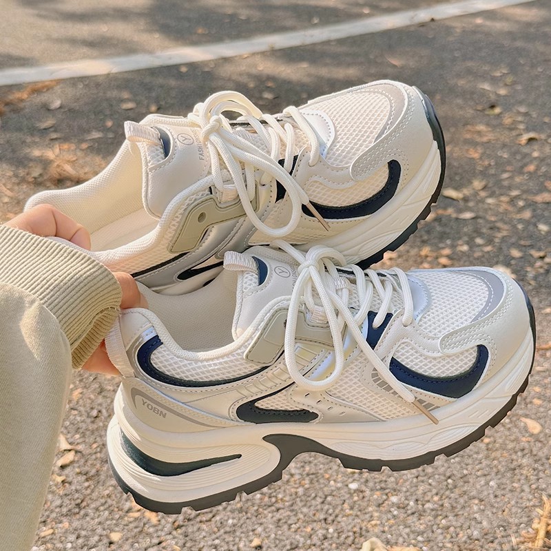 女性用ダッドシューズ 2025年春夏新作 厚底ホワイトシューズ 通気性メッシュシューズ スカート付き スポーツシューズ トレンド