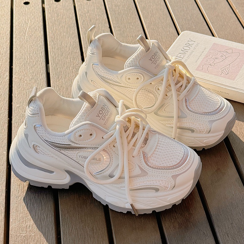 女性用ダッドシューズ 2025年春夏新作 厚底ホワイトシューズ 通気性メッシュシューズ スカート付き スポーツシューズ トレンド