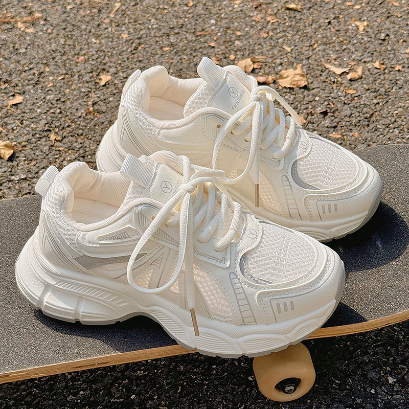 女性用ダッドシューズ 2025年春夏新作 厚底ホワイトシューズ 通気性メッシュシューズ スカート付き スポーツシューズ トレンド