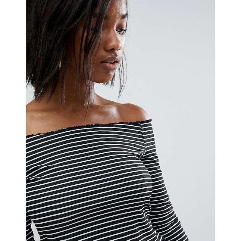 プリティリトルシング レディース トップス【PrettyLittleThing Frill Edge Stripe Bardot Top】Black & white プリティリトルシング レディース トップス【PrettyLittleThing Frill Edge Stripe Bardot Top】Black & white