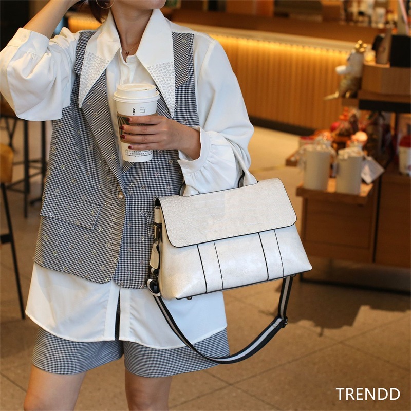 【即納 品質保証】本革 韓国 バケツバッグ ショルダーバッグ レディース 2wayバッグ 斜めがけバッグ トートバ ッグ 大容量 バッグ 通勤 肩ベルト調節可能 カバン バック 斜め掛け 母の日 【即納 品質保証】本革 韓国 バケツバッグ ショルダーバッグ レディース 2wayバッグ 斜めがけバッグ トートバ ッグ 大容量 バッグ 通勤 肩ベルト調節可能 カバン バック 斜め掛け 母の日