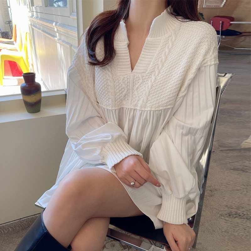 Tシャツカットソーシフォンブラウスレトロ初春シャツブラウスレディースニット切り替えVネックプリーツチュニックトップスバブル袖おしゃれ気質高級感　怠惰な風ゆったり