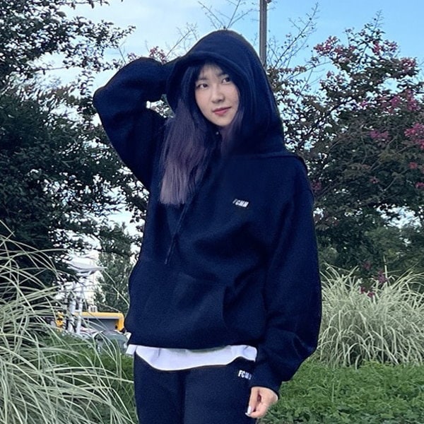 TWICE ダヒョンちゃん着用 韓国ブランド【FCMM】 スエット パーカー CLUB ESSENTIAL HOODIE 国内発送