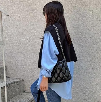 ベストドッキング長袖オーバーサイズシャツ ドッキングデザイン ドッキング 長袖シャツ 長袖ブラウス 水色 ライトブルー 青 ブルー 白 ホワイト ブラック 黒 バイカラー 韓国 オルチャン レディース ベストドッキング長袖オーバーサイズシャツ ドッキングデザイン ドッキング 長袖シャツ 長袖ブラウス 水色 ライトブルー 青 ブルー 白 ホワイト ブラック 黒 バイカラー 韓国 オルチャン レディース