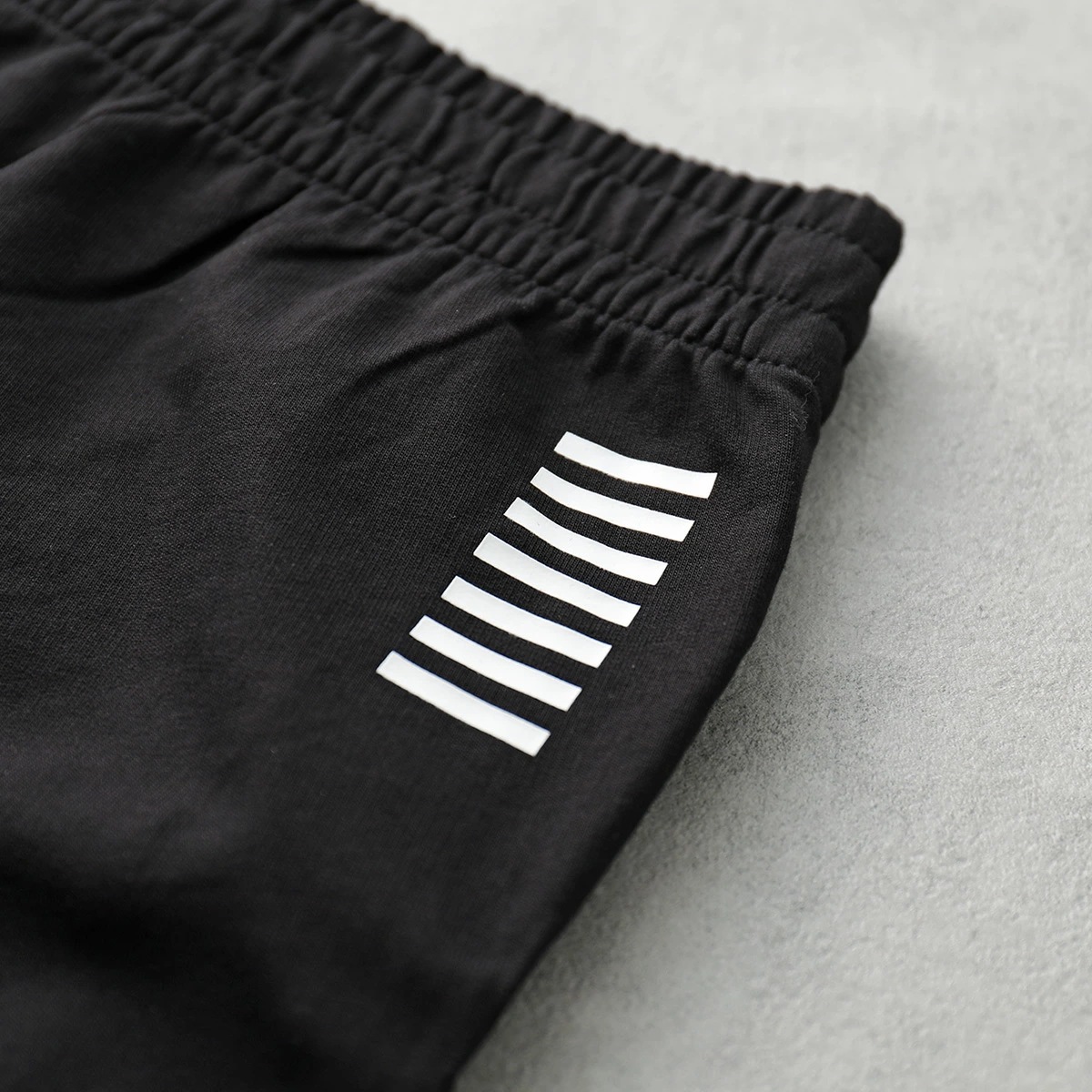 EA7 EMPORIO ARMANI エアセッテ エンポリオアルマーニ スウェットパンツ 8NPS02 PJ05Z メンズ ハーフパンツ ロゴ コットン カラー EA7 EMPORIO ARMANI エアセッテ エンポリオアルマーニ スウェットパンツ 8NPS02 PJ05Z メンズ ハーフパンツ ロゴ コットン カラー